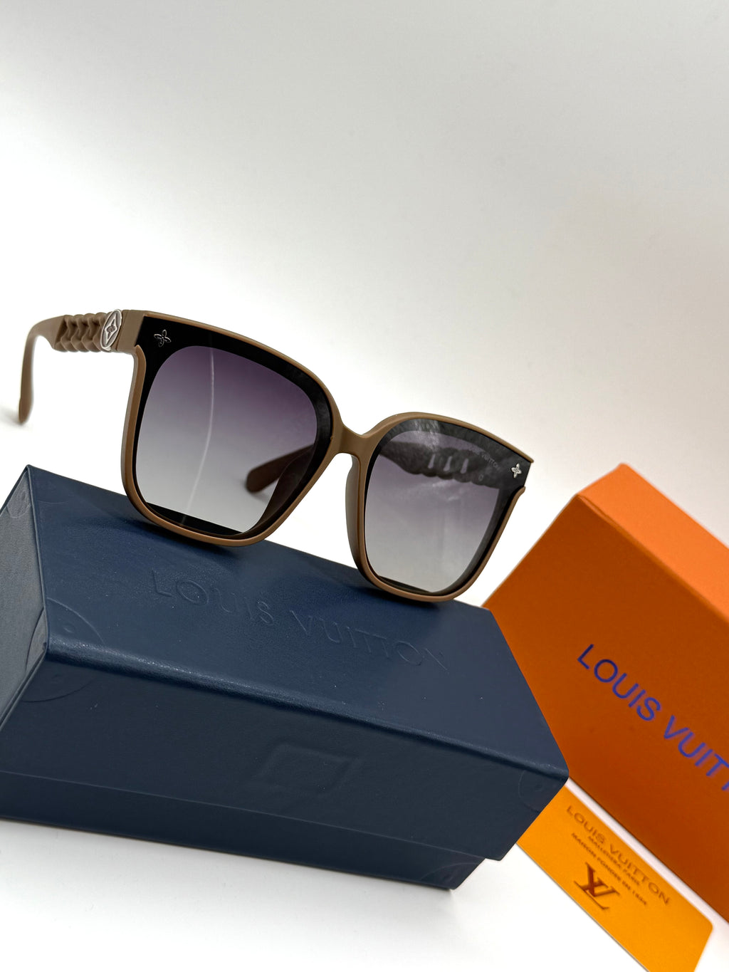 LV sunglass no2