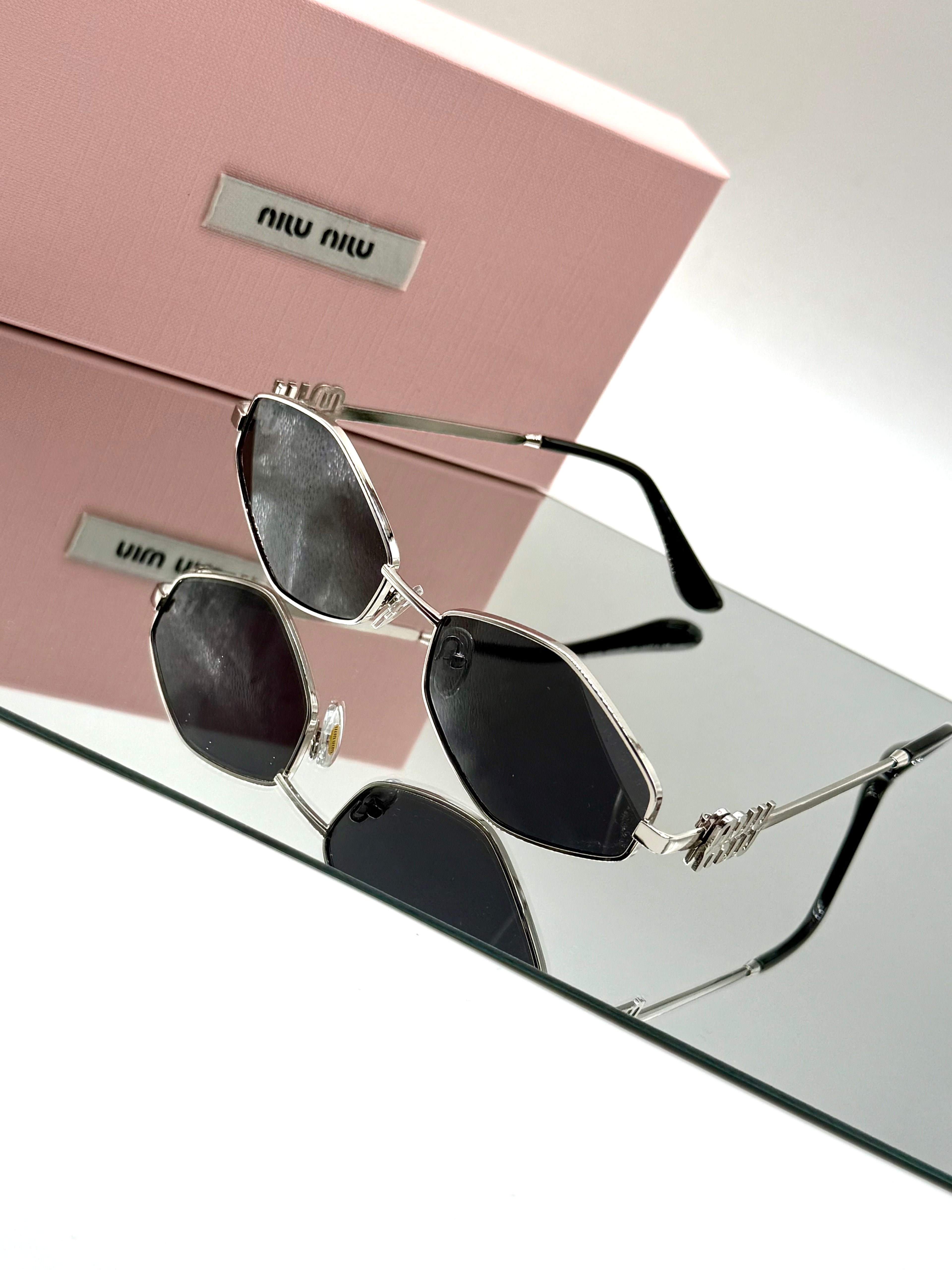 Miu Miu sunglass no21