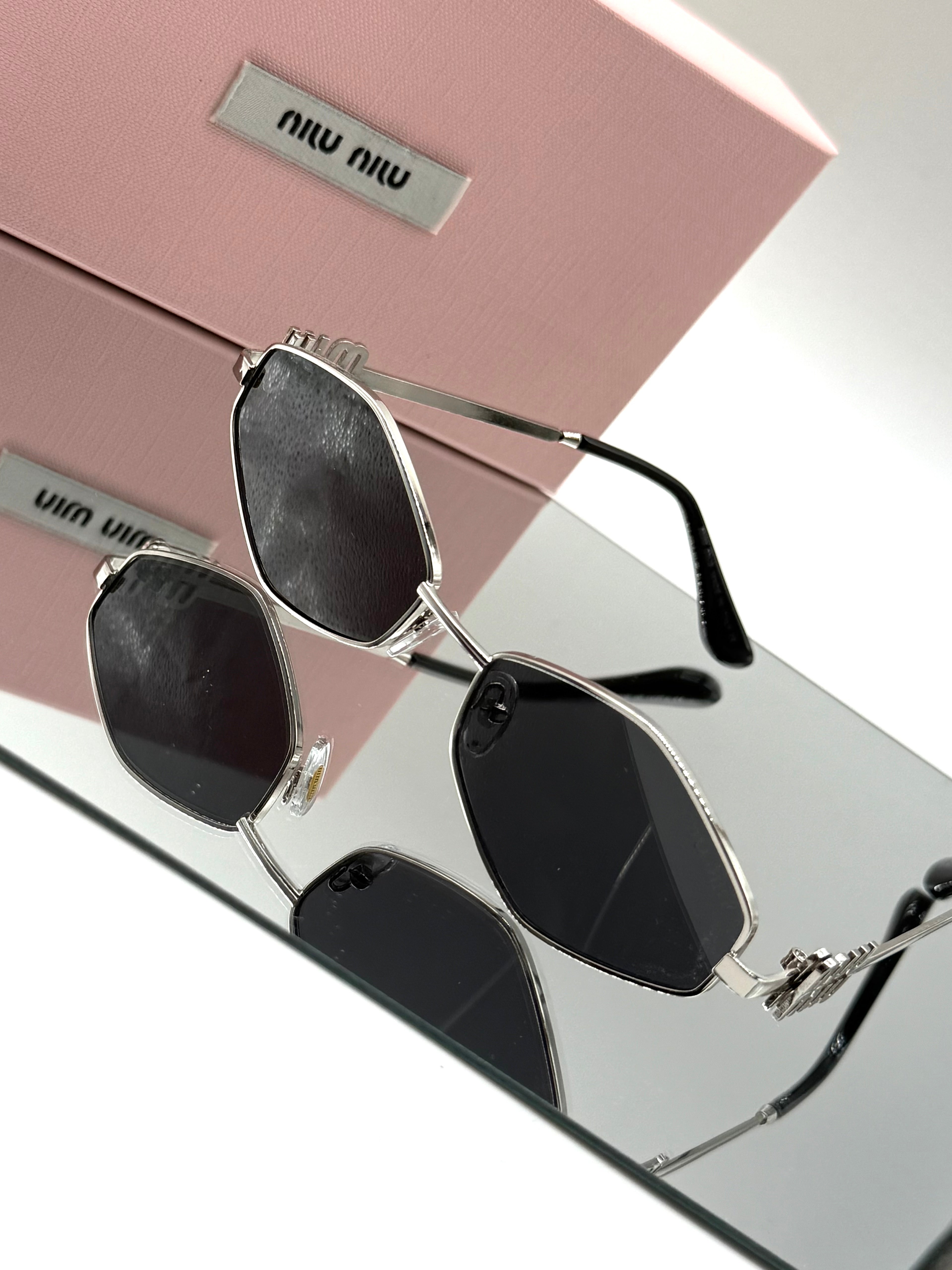 Miu Miu sunglass no21