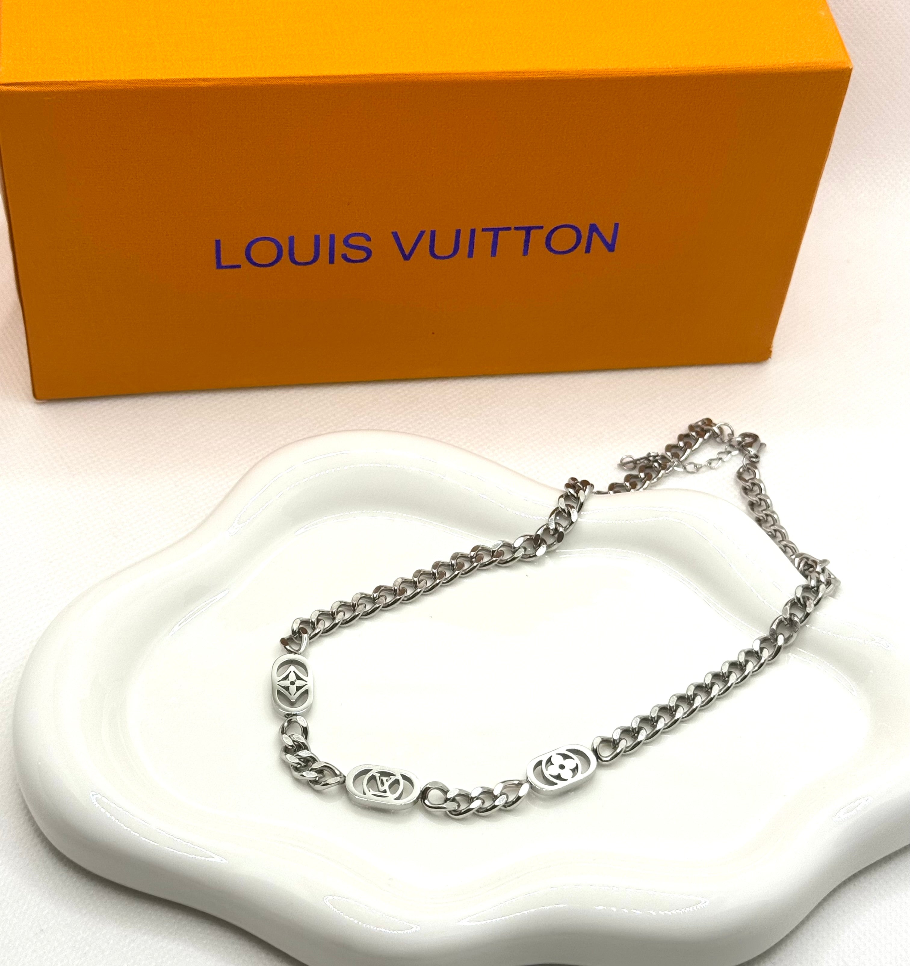 LV necklace no6