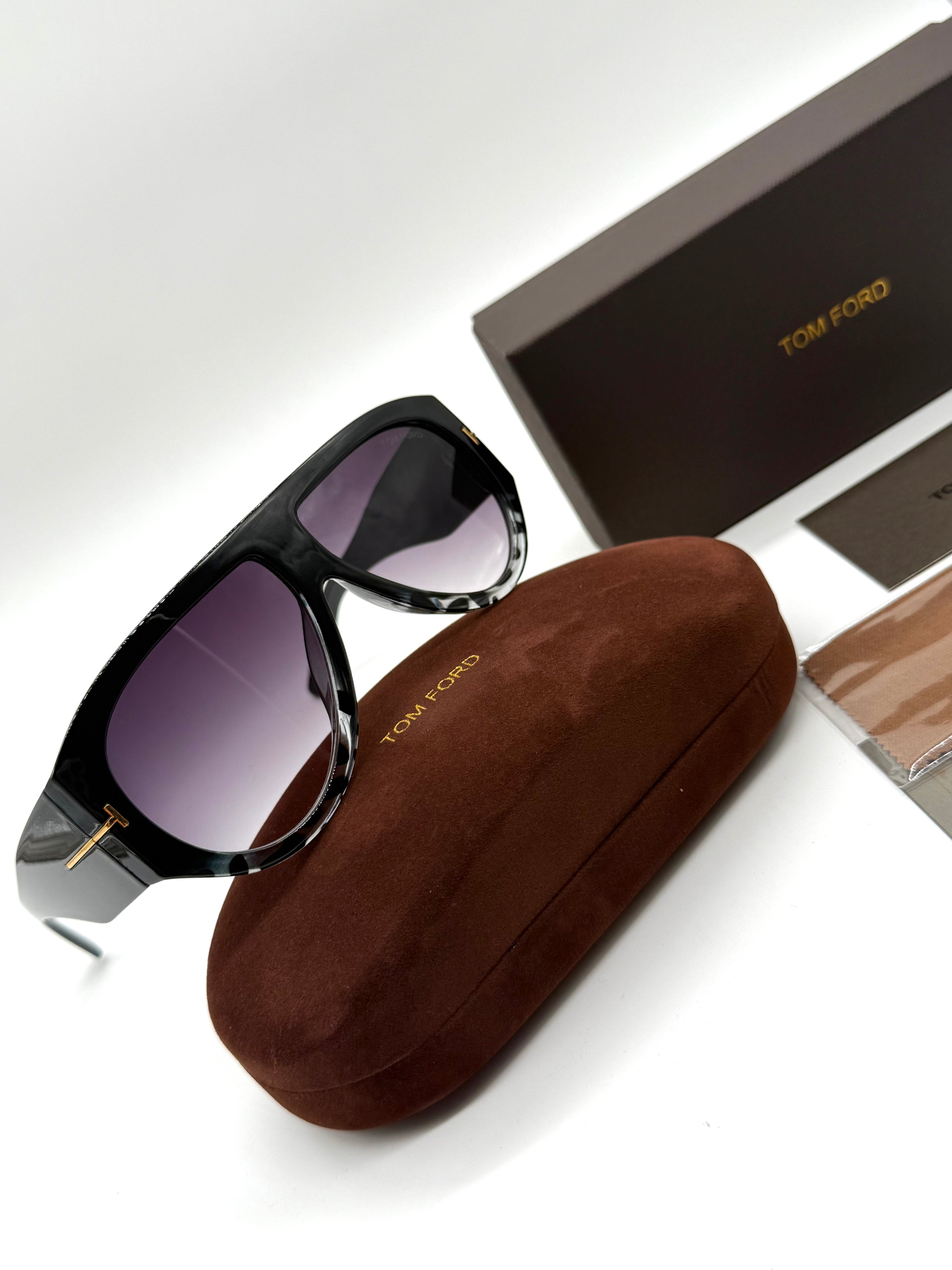 Tom ford sunglass no6