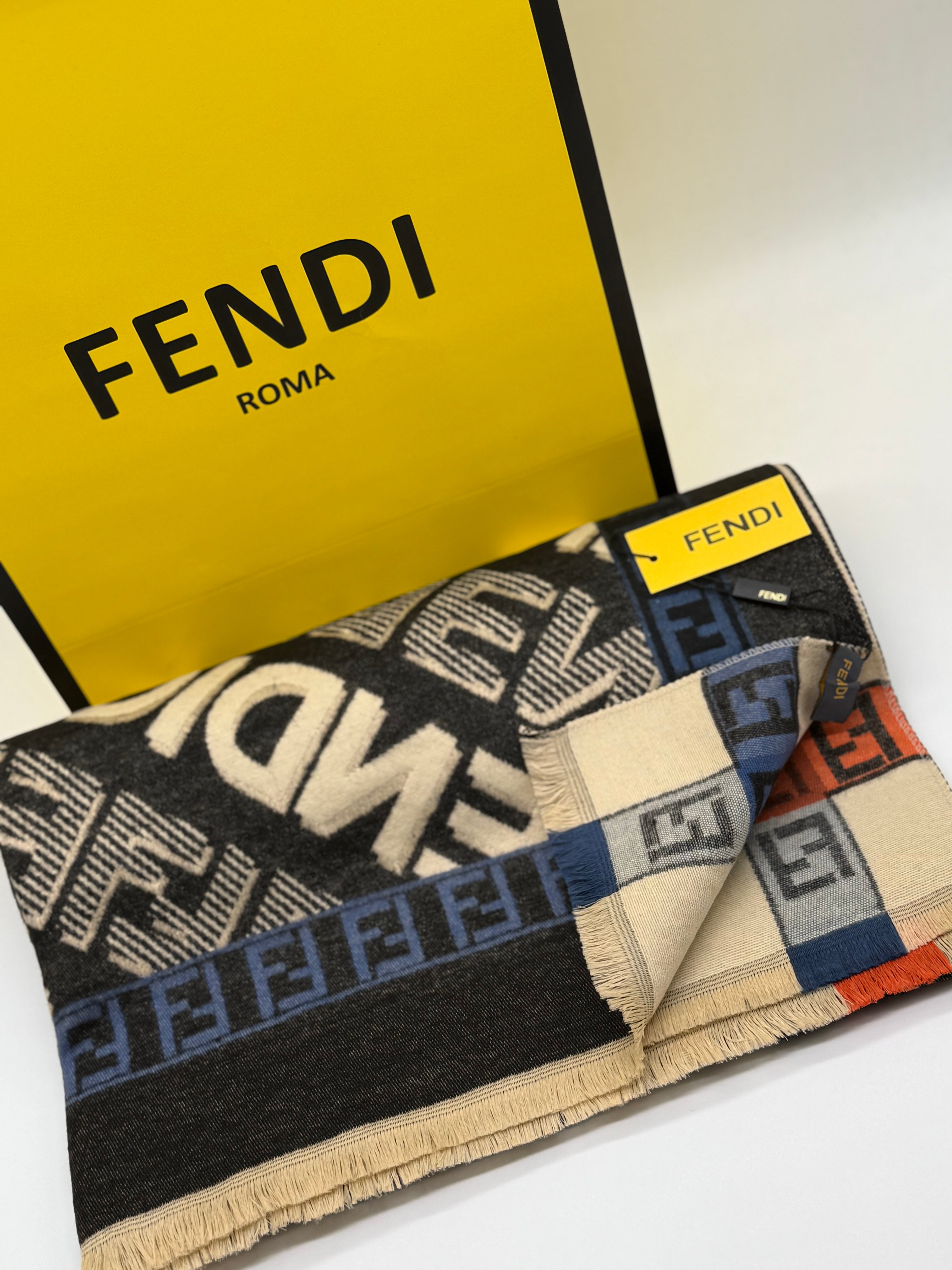 Fendi cashmere εσάρπα no7