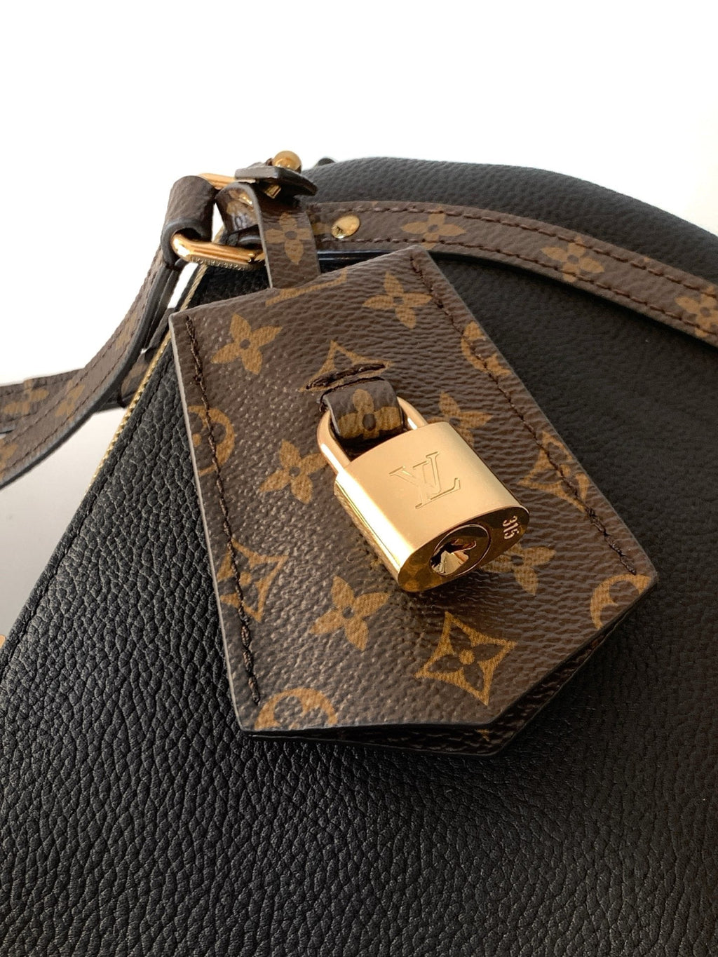 LV EXPRESS TRAVEL TRAVEL MINI BLACK