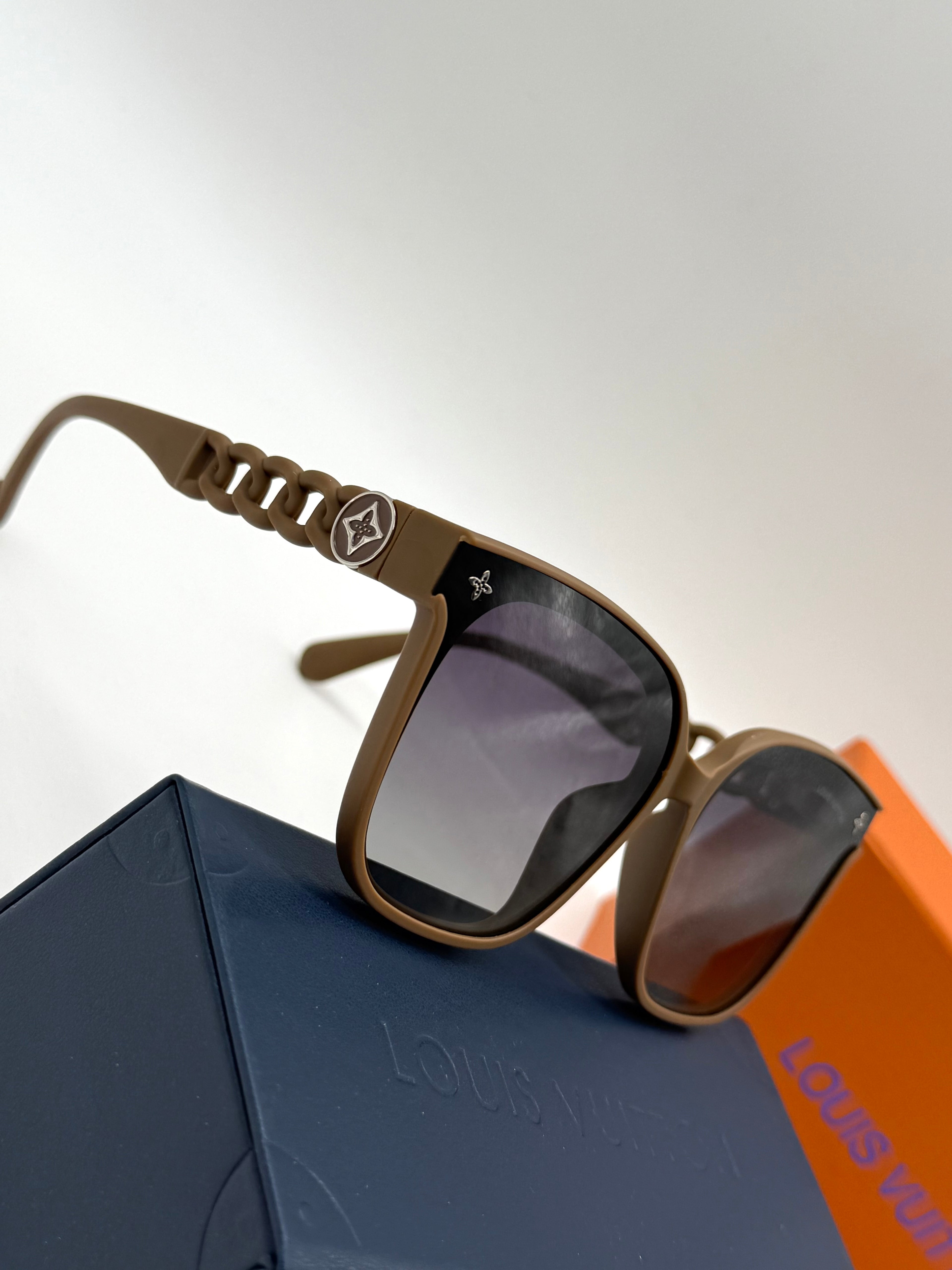 LV sunglass no2