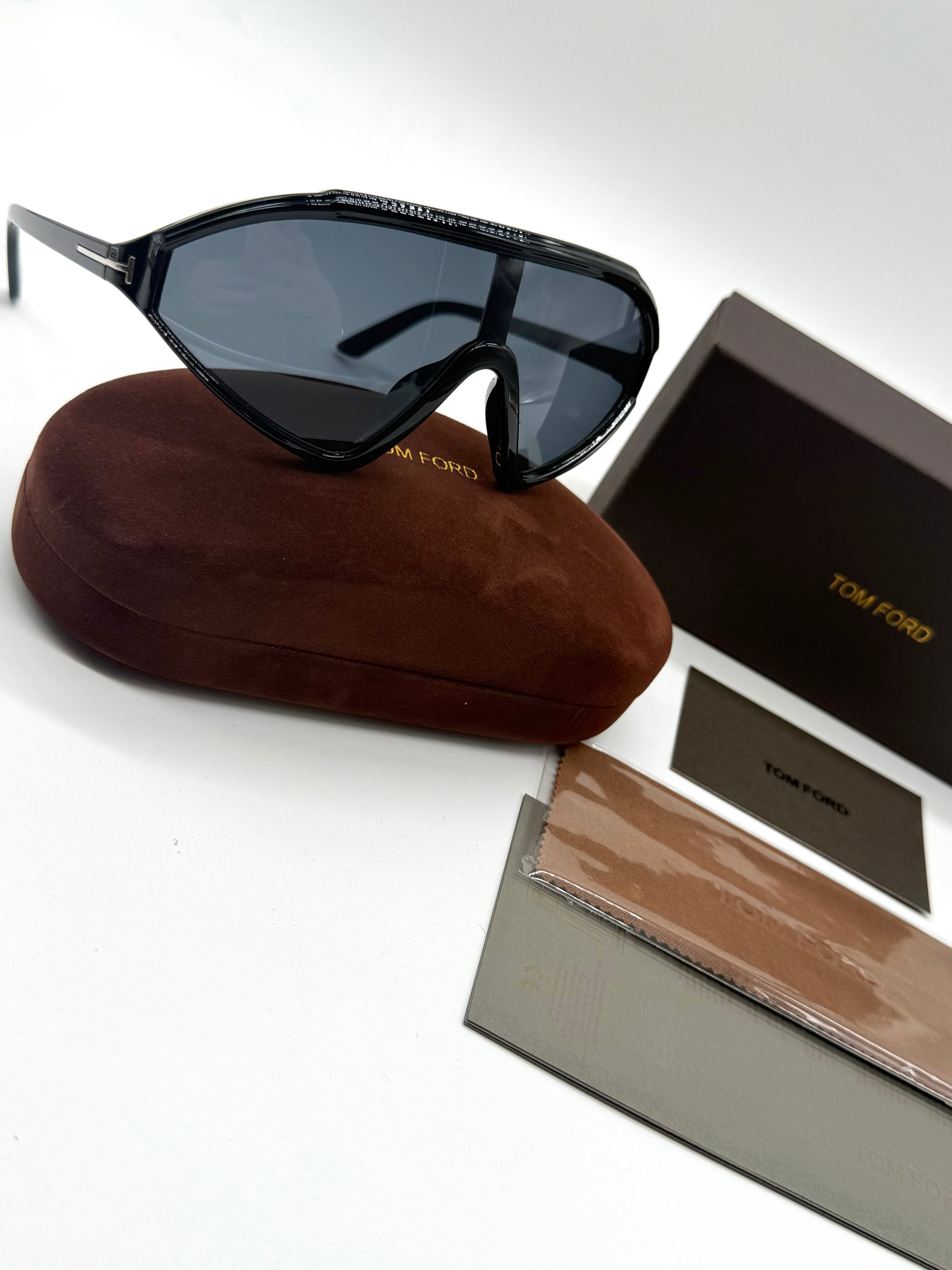 Tom ford sunglass no2