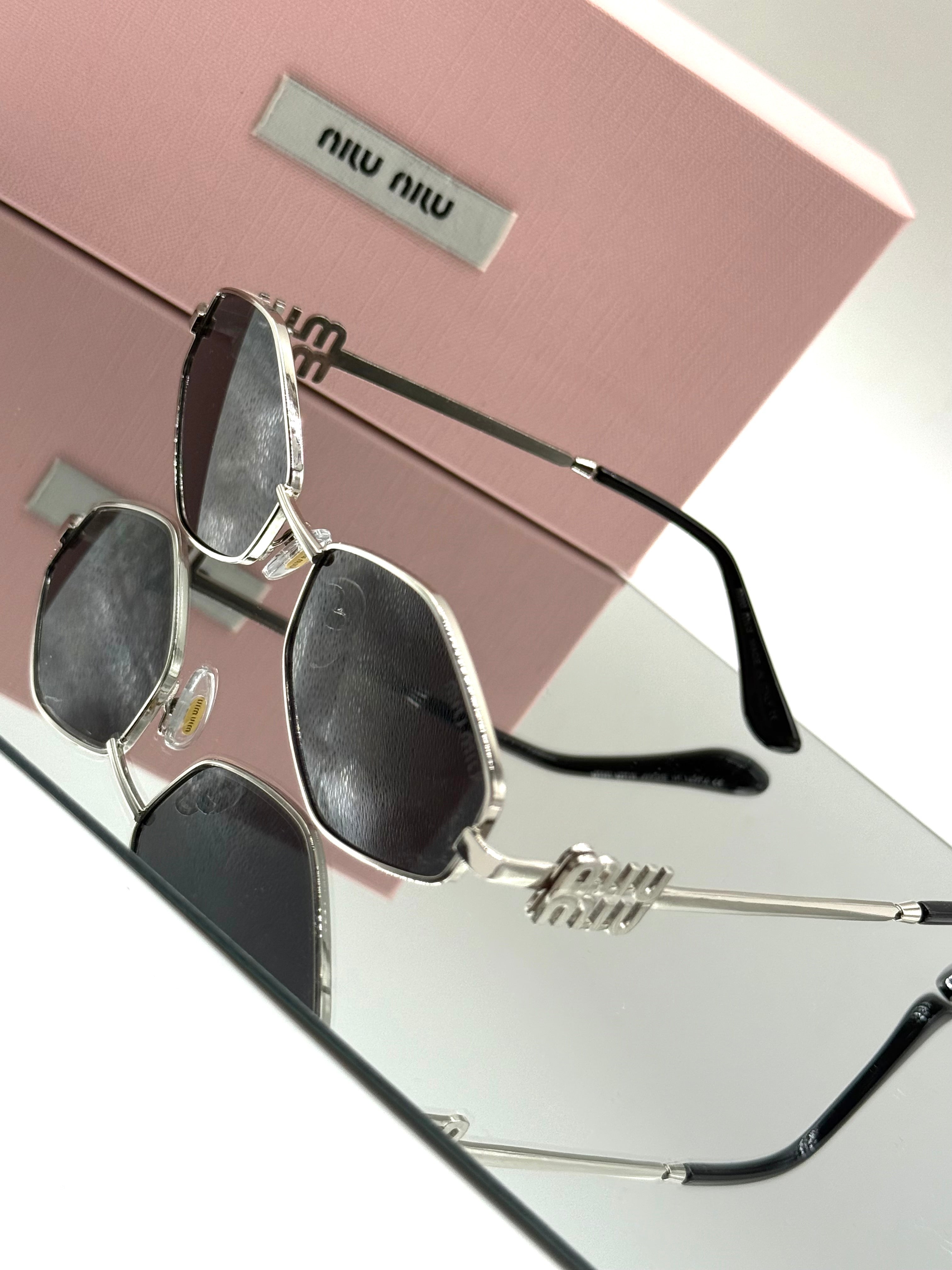 Miu Miu sunglass no21
