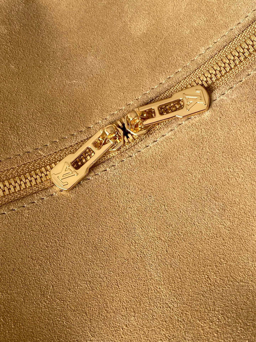 LOUIS VUITTON EXPRESS TRAVEL ΜΜ SUEDE