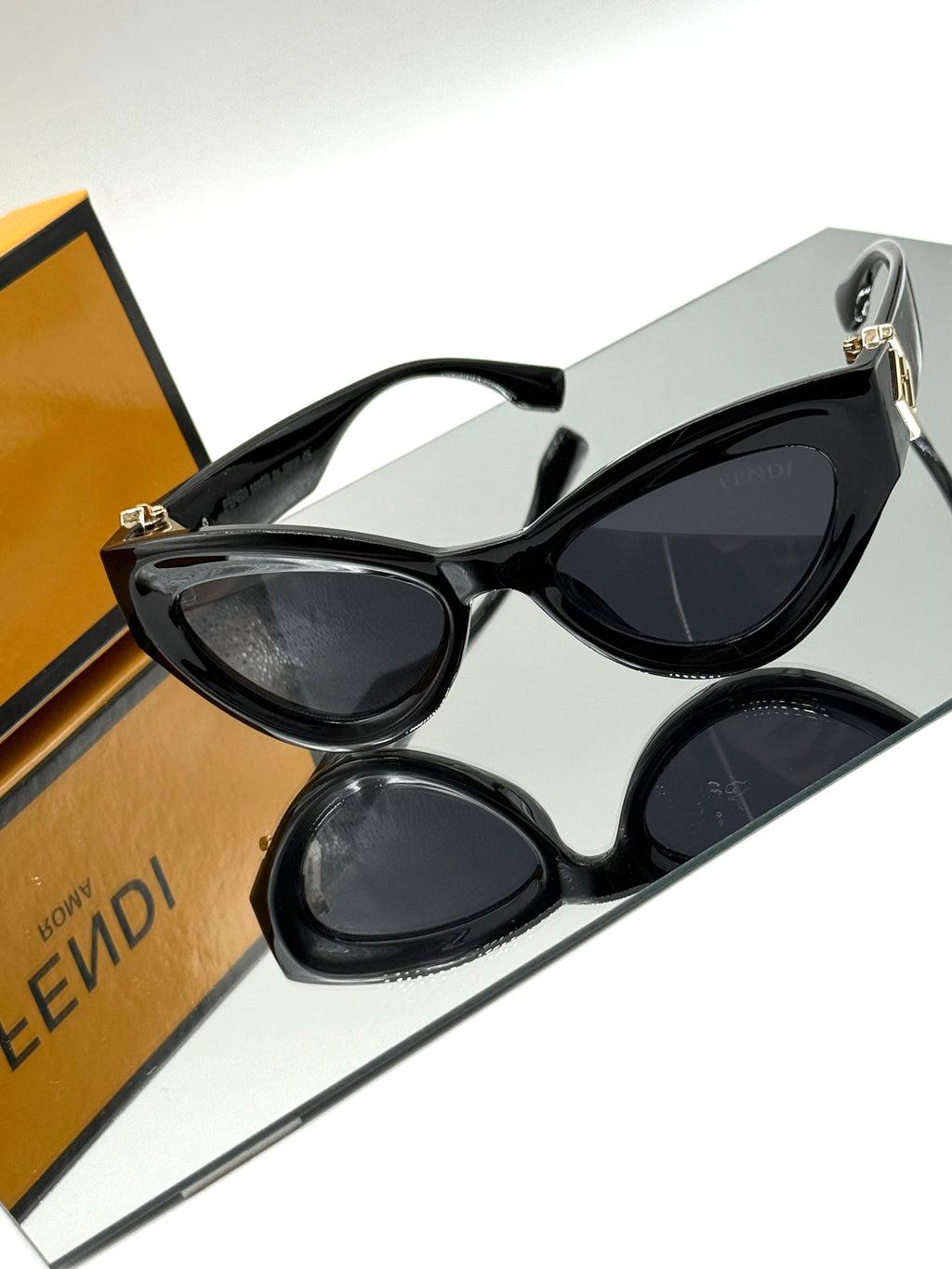 Fendi sunglass no5