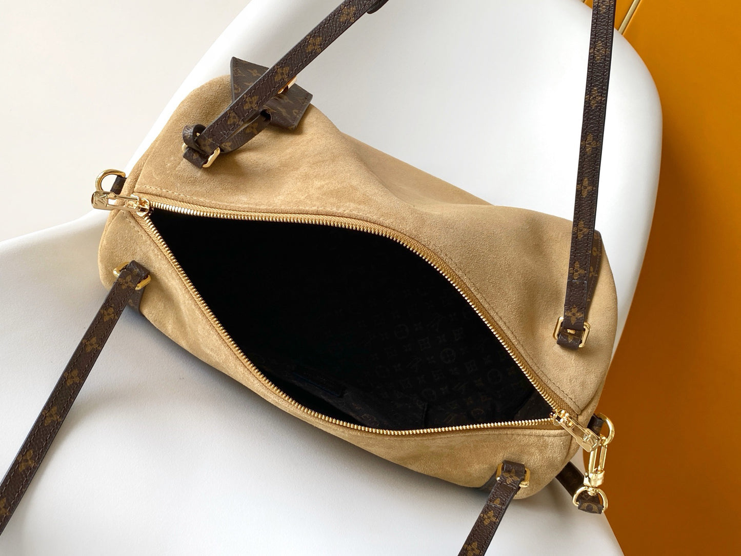 LOUIS VUITTON EXPRESS TRAVEL ΜΜ SUEDE