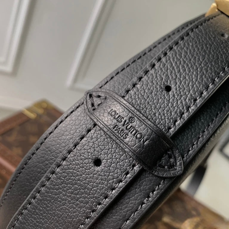 LV Low key bumbag black