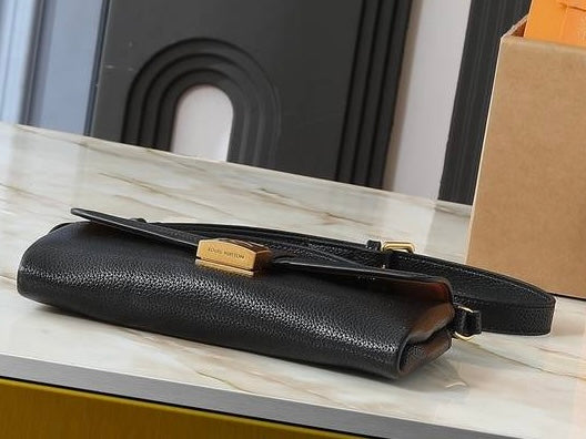 Lv low key on chain black