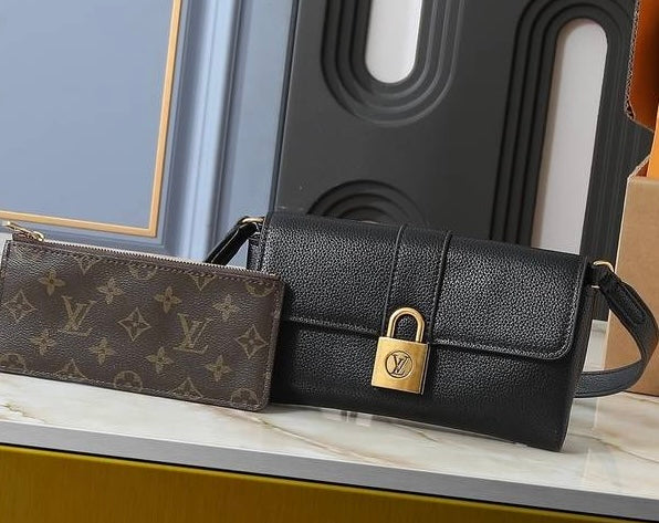 Lv low key on chain black