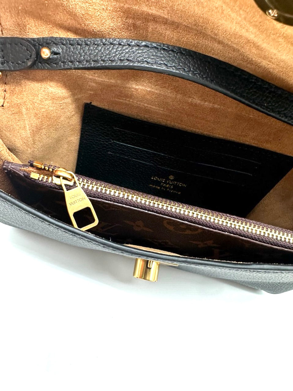 Lv low key on chain black