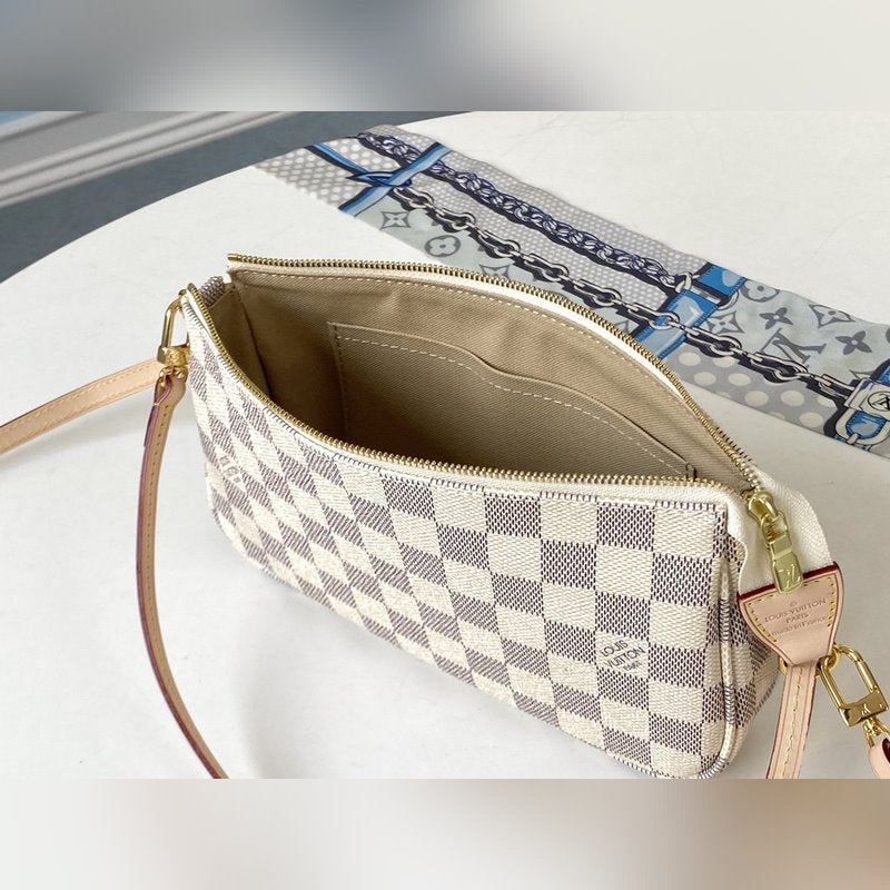 LV pochette Azur