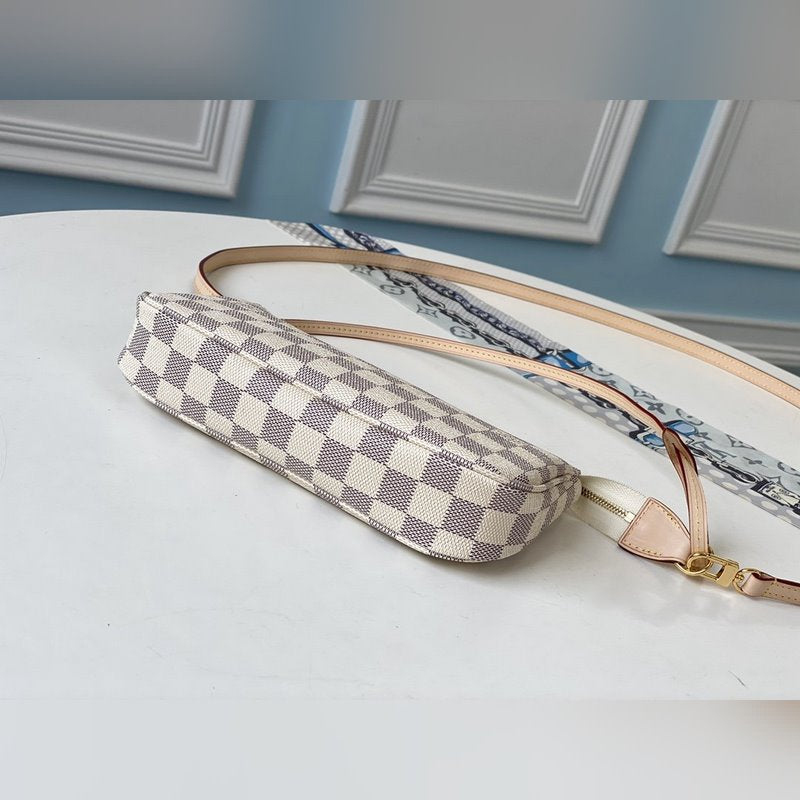 LV pochette Azur