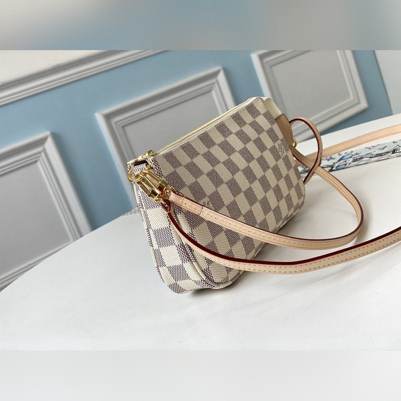 LV pochette Azur