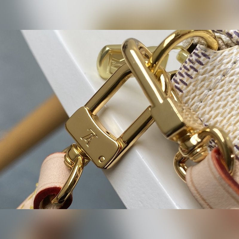 LV pochette Azur