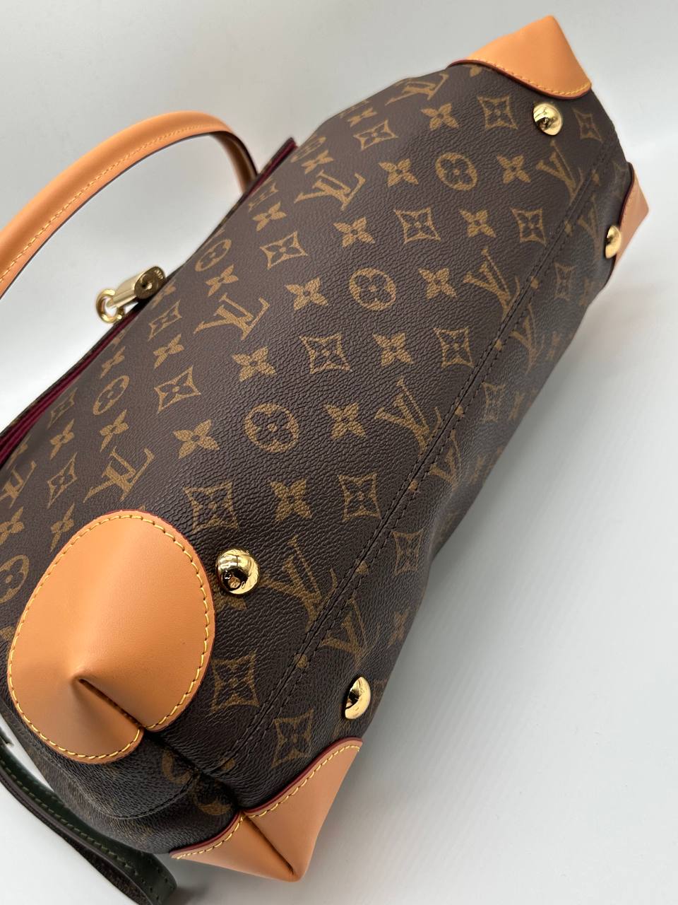 LV Hide Away