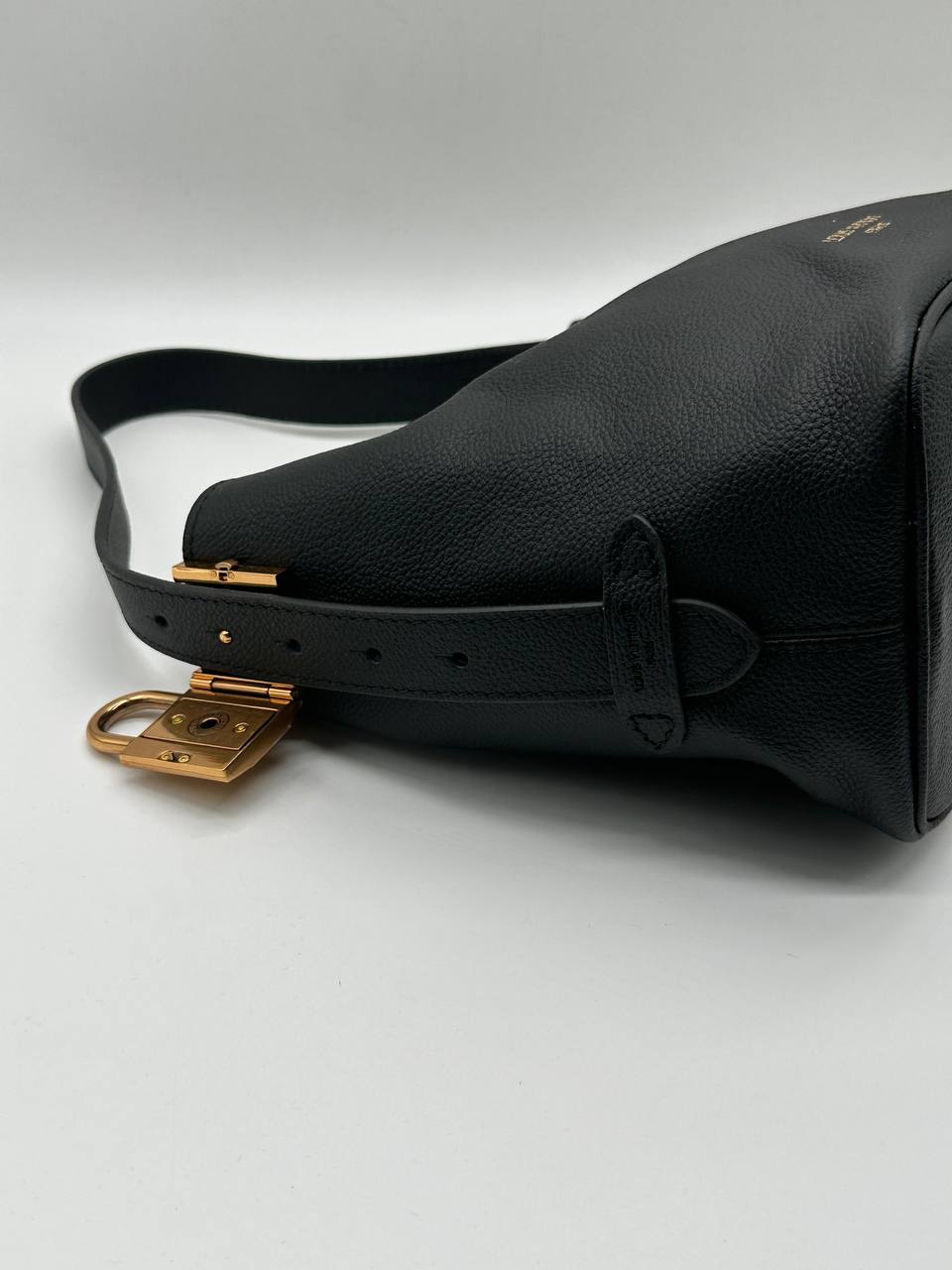 LV Low key all in black