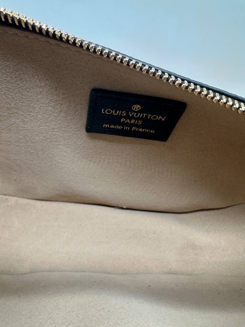 LV Low key bumbag black