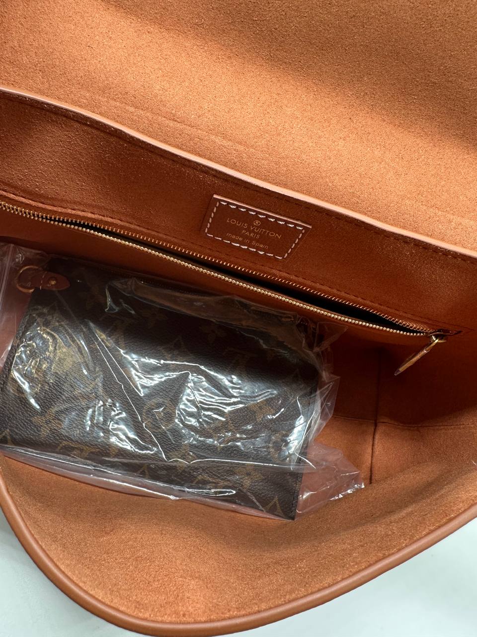 LV key messenger taba