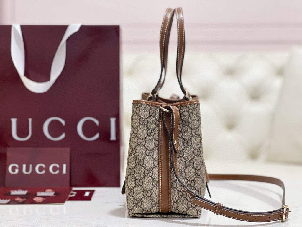 Gucci emblem tote bag taba
