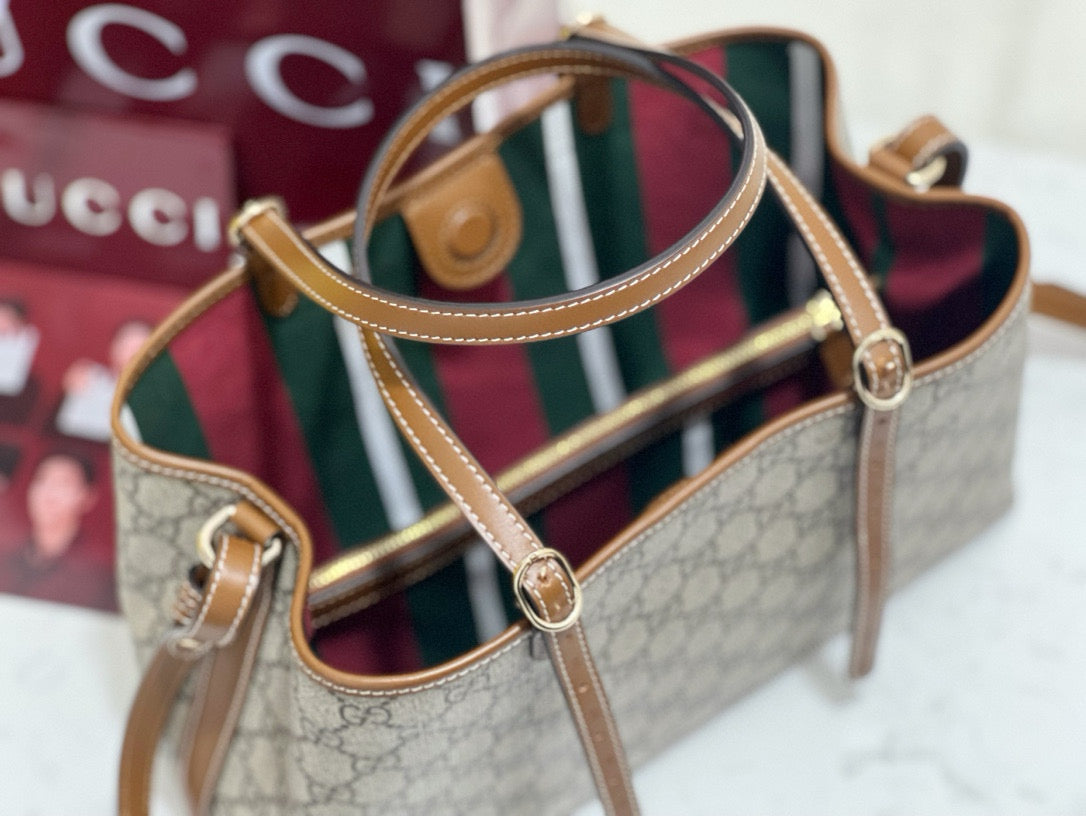 Gucci emblem tote bag taba