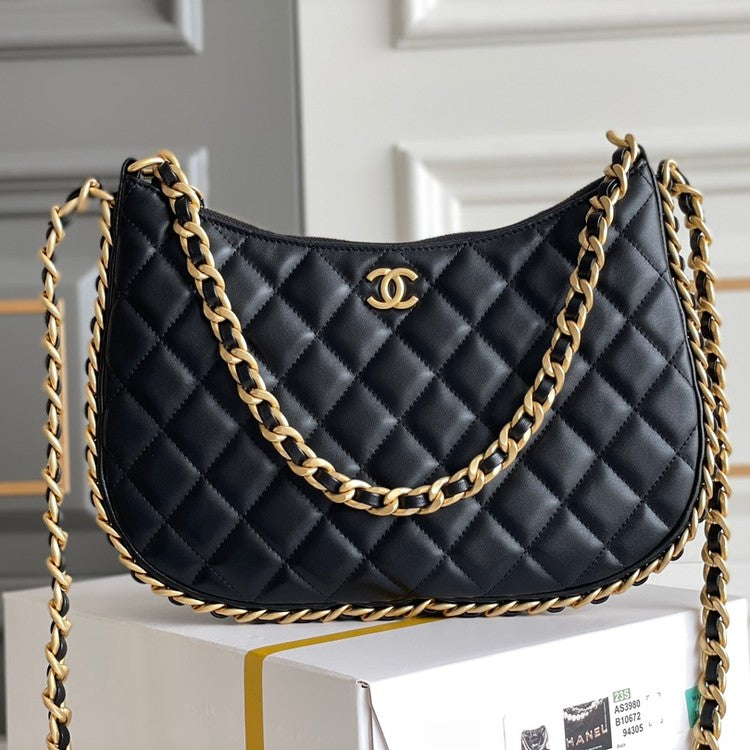 Ch bag with chain