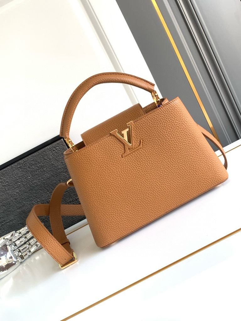 LV capucines taba