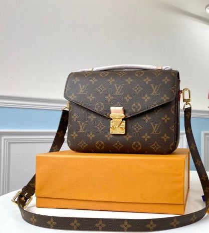 LV Metis pochette