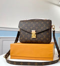 LV Metis pochette